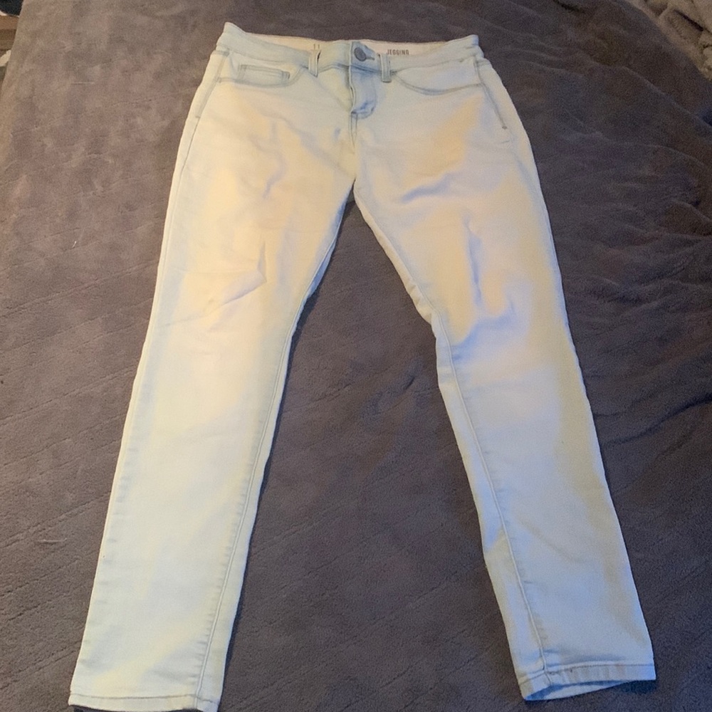 I only tried them on once, but they did not fit. No stains.